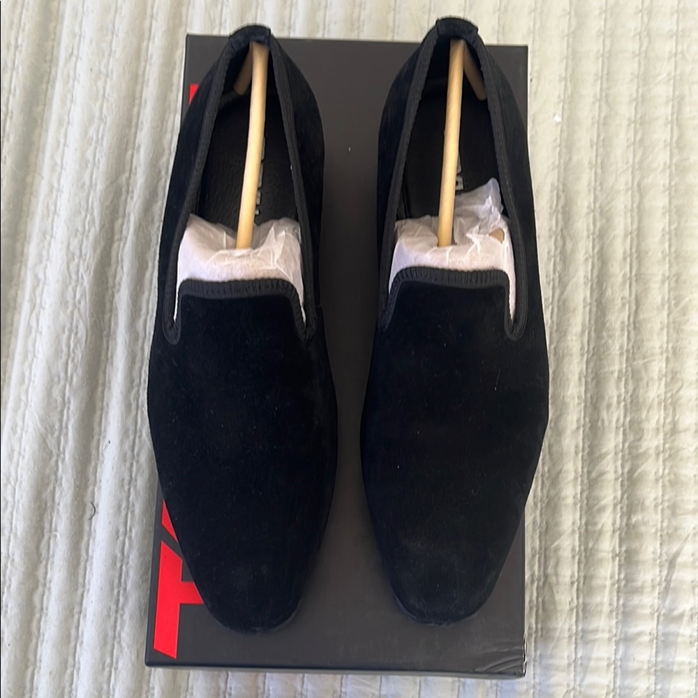 Sleek Black Slip-On Loafers for Effortless Style